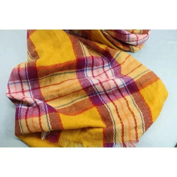 Old Navy Blanket Scarf-One Size-100% Acrylic- 72" x 32" - Picture 6 of 6